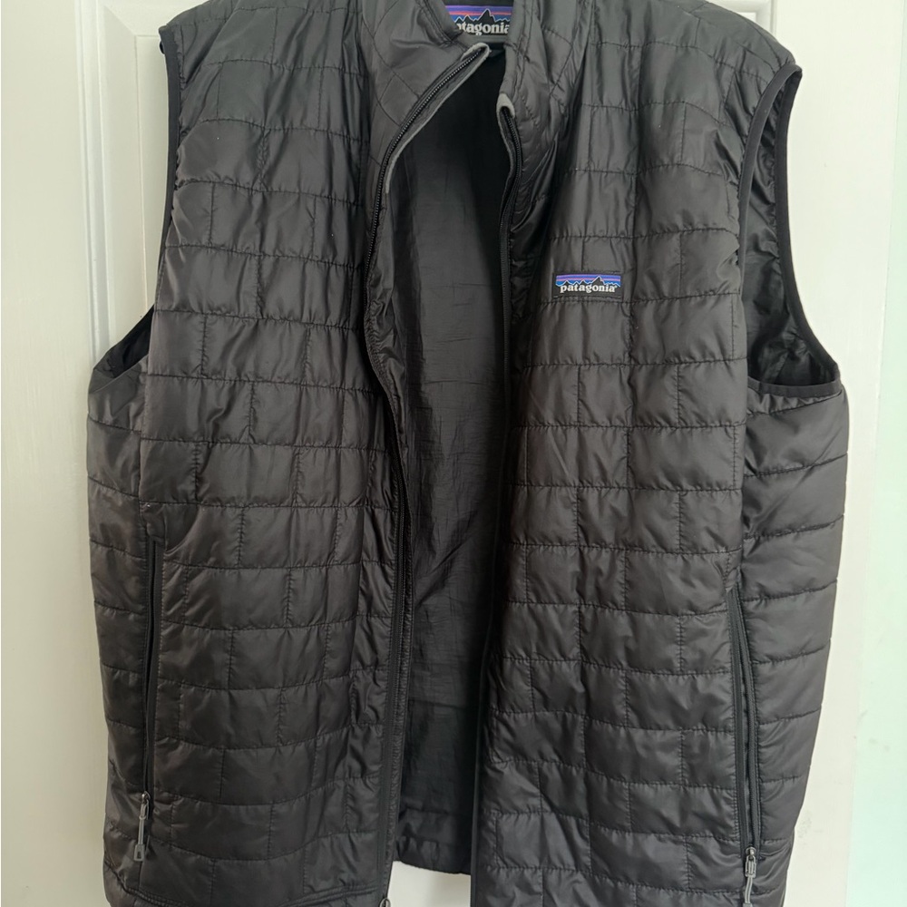 Patagonia Men's Dark Gray Quilted Vest